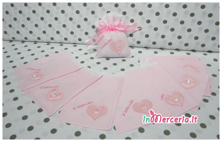 Sacchettini bomboniera portaconfetti rosa con cuore per Vittoria