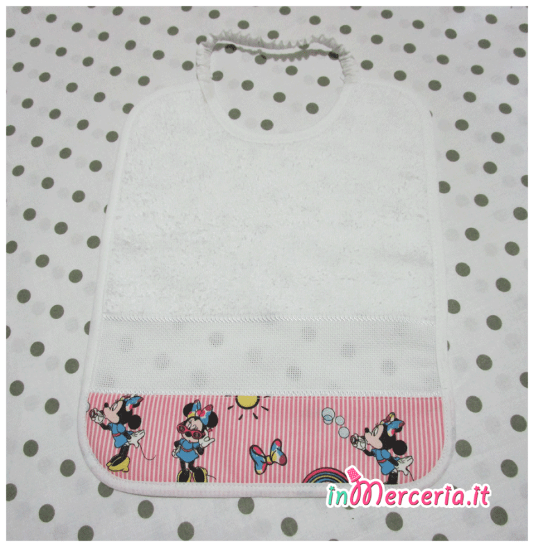 Set asilo Minnie Mouse - Sacchetto, asciugamano, bavetta e tovaglietta