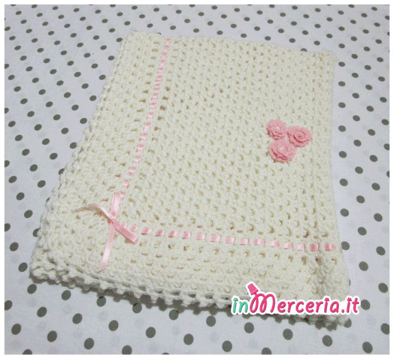Copertina bebè in lana per neonata con fiori