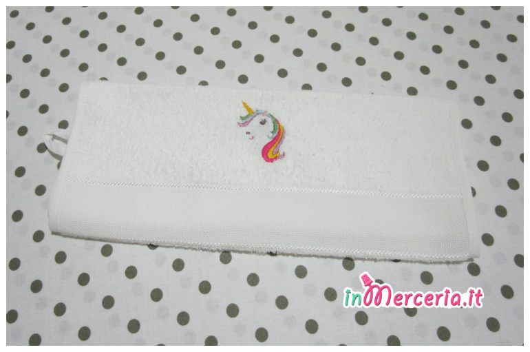 Set asilo – Asciugamano e bavaglia con unicorno