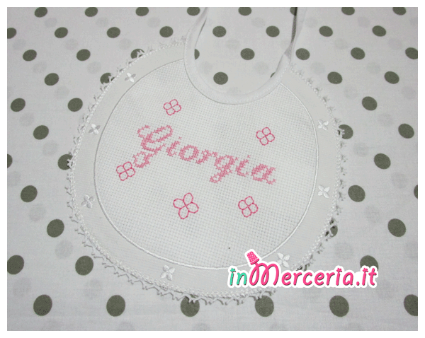 Set per nascita – Corredino con coperta in lana, lenzuolino con cuoricini, asciugamano pois con fiocchetto e bavette per Giorgia