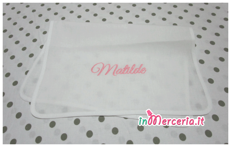 Asciugamani in cotone e bavetta bandana in lino per Matilde e Edoardo