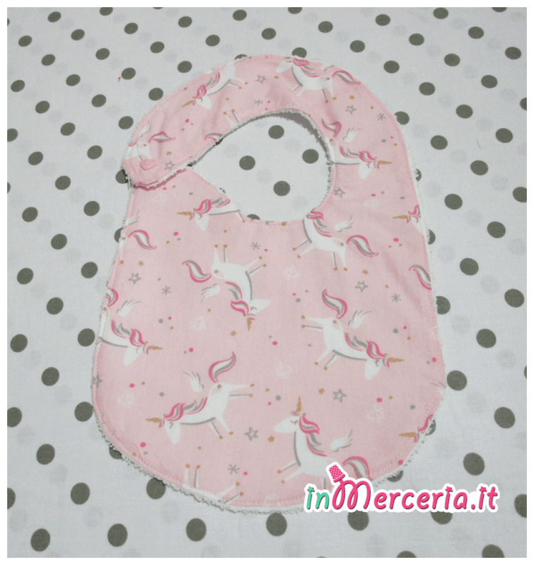 Sacchetto, bavetta bandana e bavaglia con unicorni