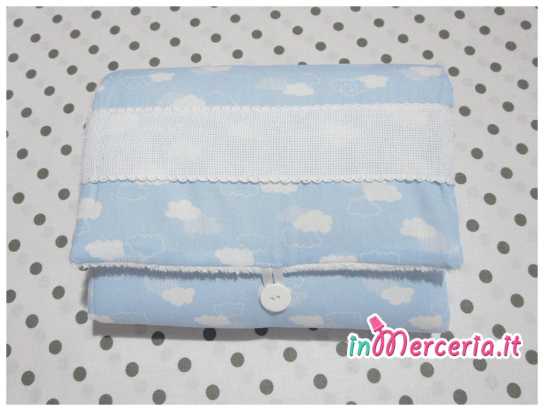 Busta coprifasciatoio con nuvolette e aida