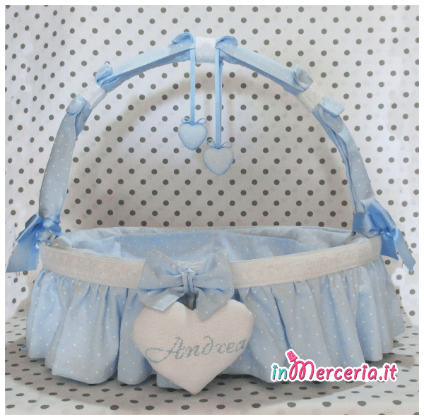 Cestino nascita celeste con cuori per Andrea