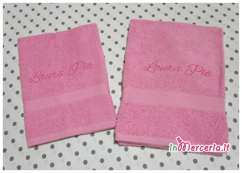 Coppia asciugamani in spugna rosa per Laura Pia