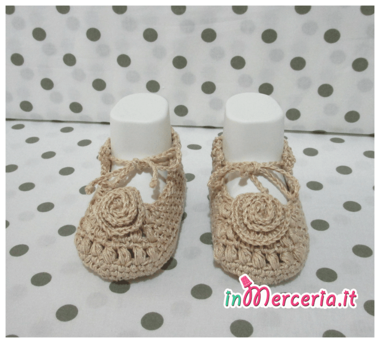 Giacchino e scarpette di cotone per neonato