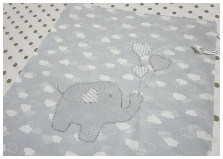 Sacchetto nascita e asilo con elefantino e nuvole