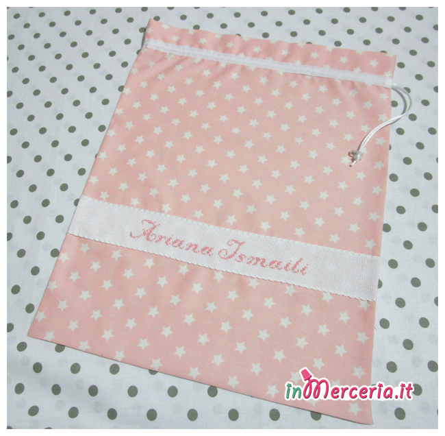 Sacco nascita e asilo con stelle per Ariana