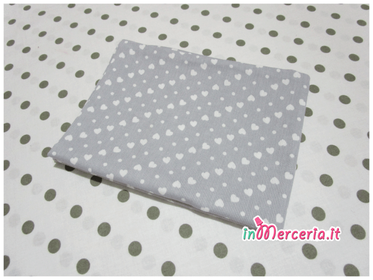 Set lenzuolino neontato con cuori e pois