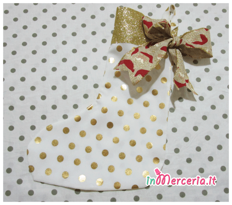 Calze della befana con pois dorato e pupazzi di Natale