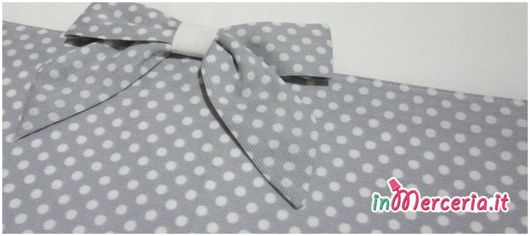 Set lenzuolino neonato con pois e fiocco