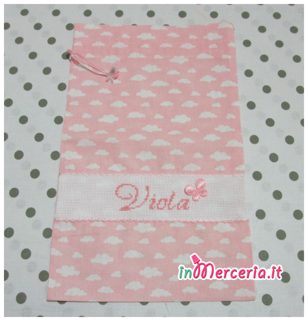 Sacchetto e sacchettino rosa con nuvole nascita e asilo per Viola
