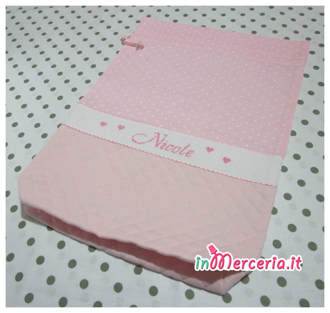 Sacchetto nascita e asilo trapuntato con cuori rosa per "Nicole"