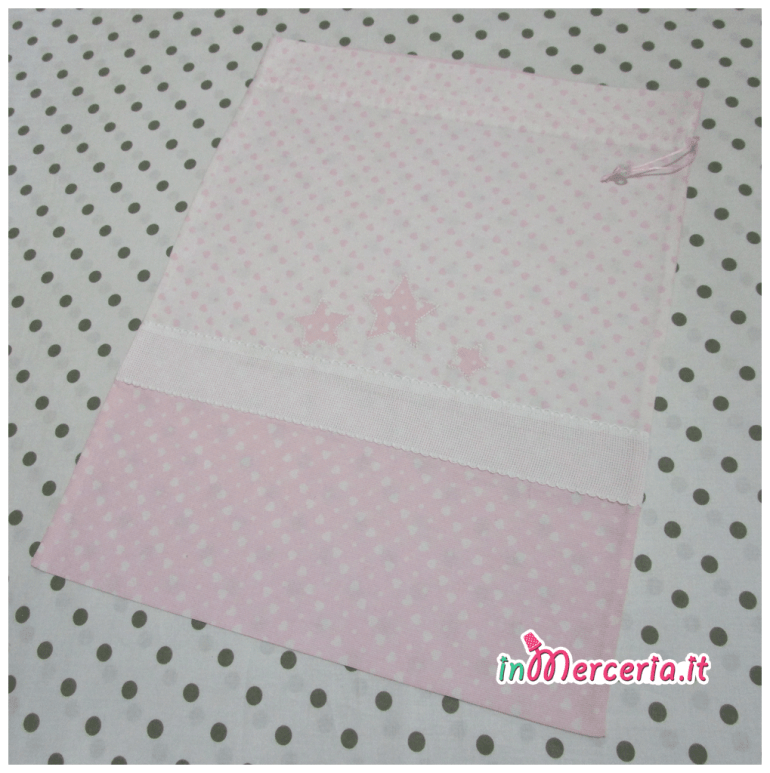 Set asilo cuori con stelle rosa – Sacchetto, asciugamano e bavetta