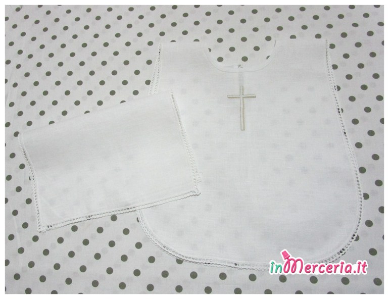 Camicina bavaglino e asciugamano battesimo in lino con croce