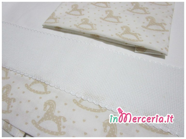 Set lenzuolino neonato con cavallucci a dondolo