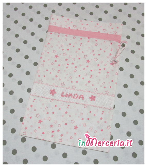 Set per nascita – Corredino con coperta in pile, sacchetto, fiocco nascita, bavette porta biberon e ciuccio, orsetto, beauty e doudou per Linda