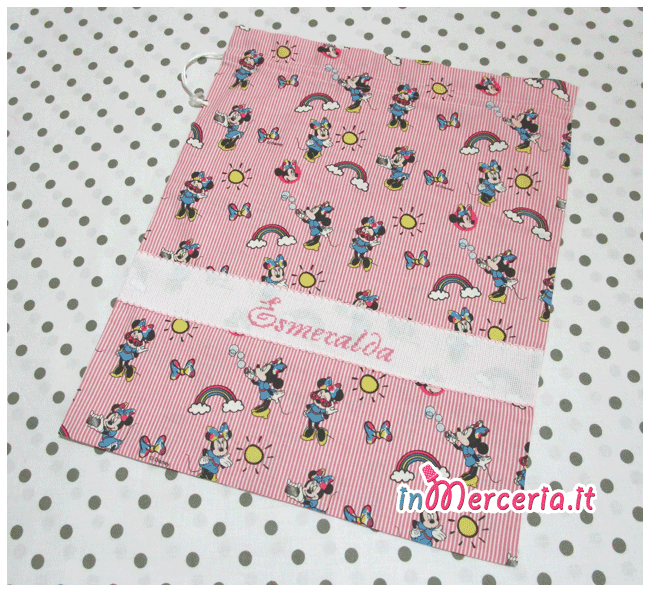 Set asilo Minnie Mouse – Sacchetto, asciugamano, bavetta e tovaglietta per Esmeralda