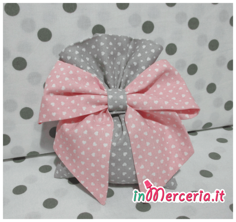 Sacchetti portaconfetti grigio pois e cuori con fiocco
