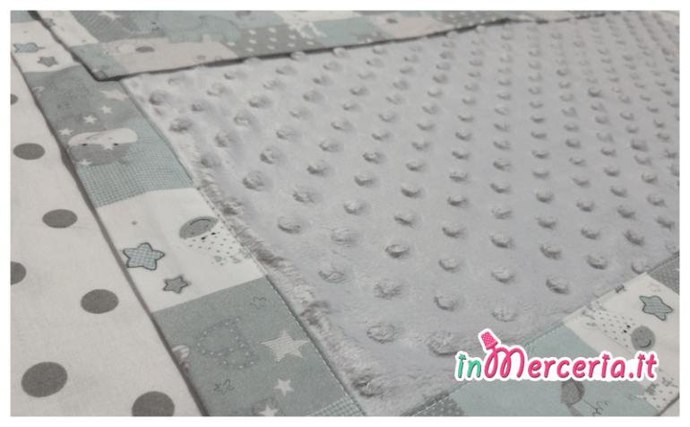 Copertina baby in pile con animali