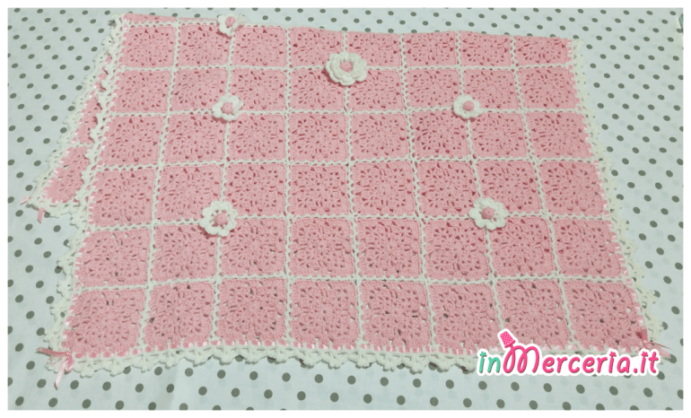 Copertina in lana con quadretti e fiori