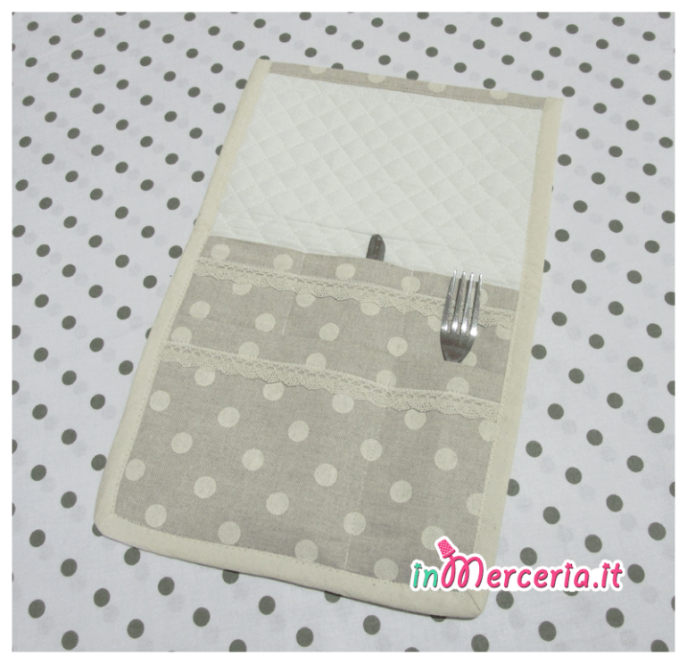 Porta posate e tovaglietta con pois