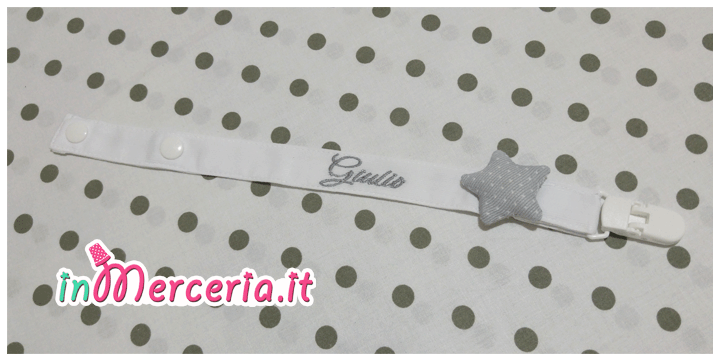 Bavaglia con fiocco, bandanda e clip portaciuccio per Giulio