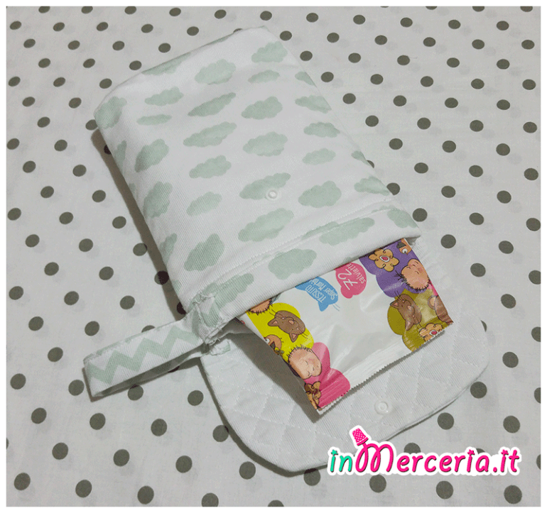 Porta pannolini e salviette con nuvole