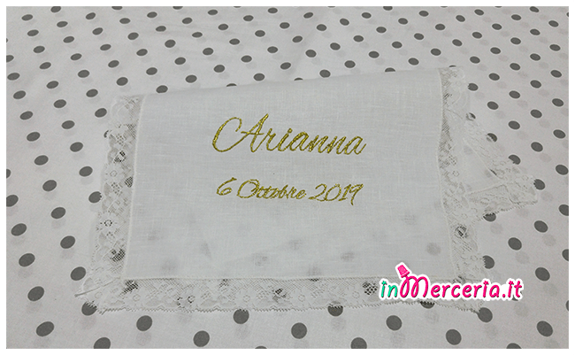 Asciugamano in lino con valenciennes per il battesimo di “Arianna”