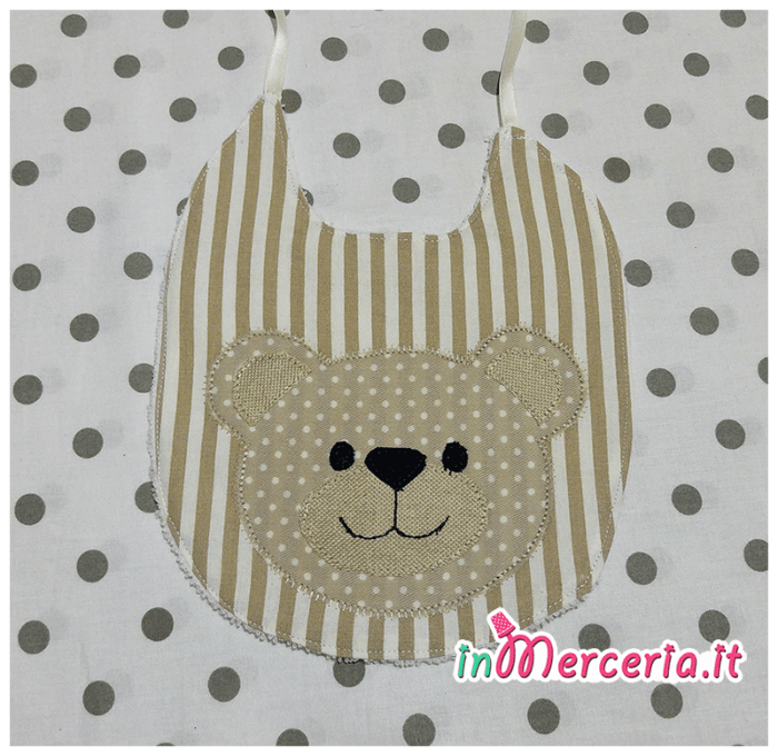 Bavetta neonato rigata con orsetto