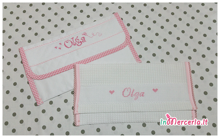 Set nascita e asilo - Copertina, lenzuolino, set asilo, sacchetto, bustine e etichette in aida per Olga