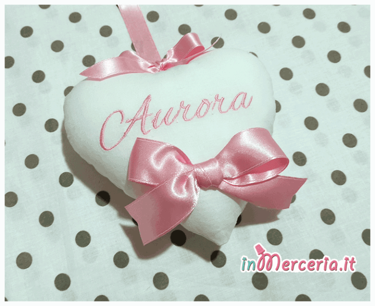 Fiocco nascita luna rosa “Eccomi” con cicogna e cuore pendente per "Aurora"