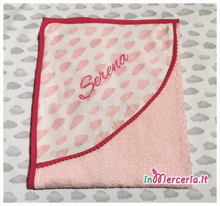Accappatoio neonato in spugna con nuvole e pompon per Serena