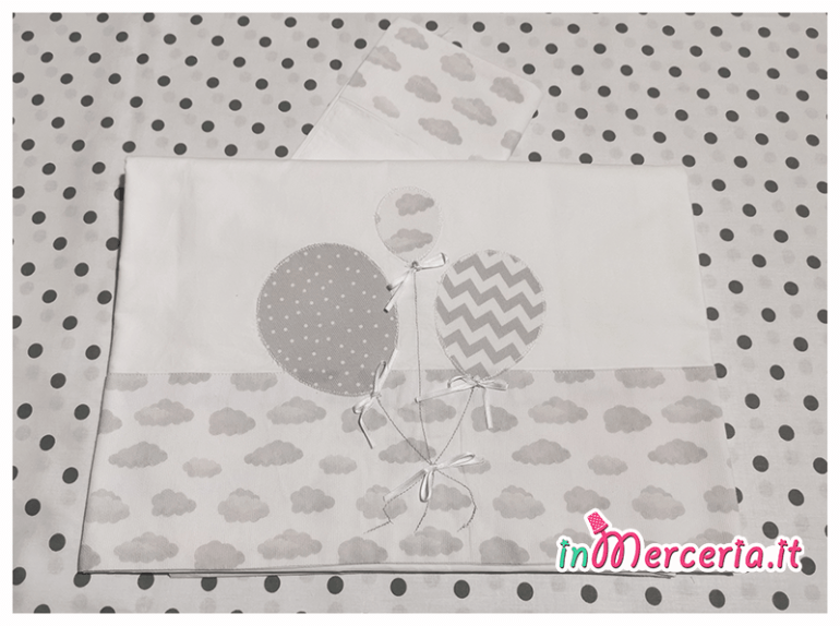 Set lenzuolino e copripiumino con nuvole e palloncini