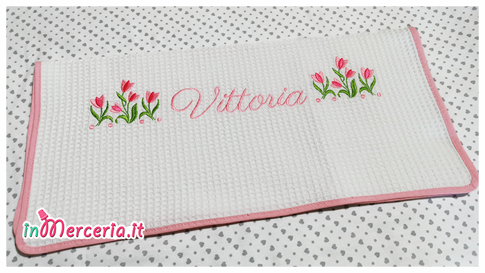 Coppia asciugamani in cotone nido d’ape con fiori e paperetta per Vittoria