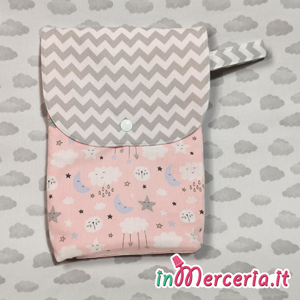 Coprifasciatoio da viaggio e porta pannolini e salviette con nuvole e stelle per Cecilia
